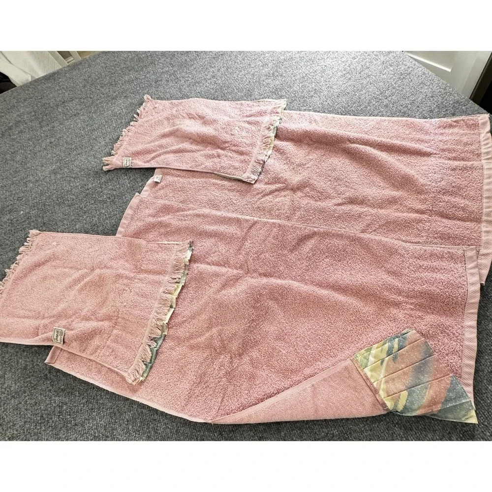 4pc Vtg AVANTI Bath Towel Set 1978 Pink Floral Ruffles Rosettes Hand Fingertip